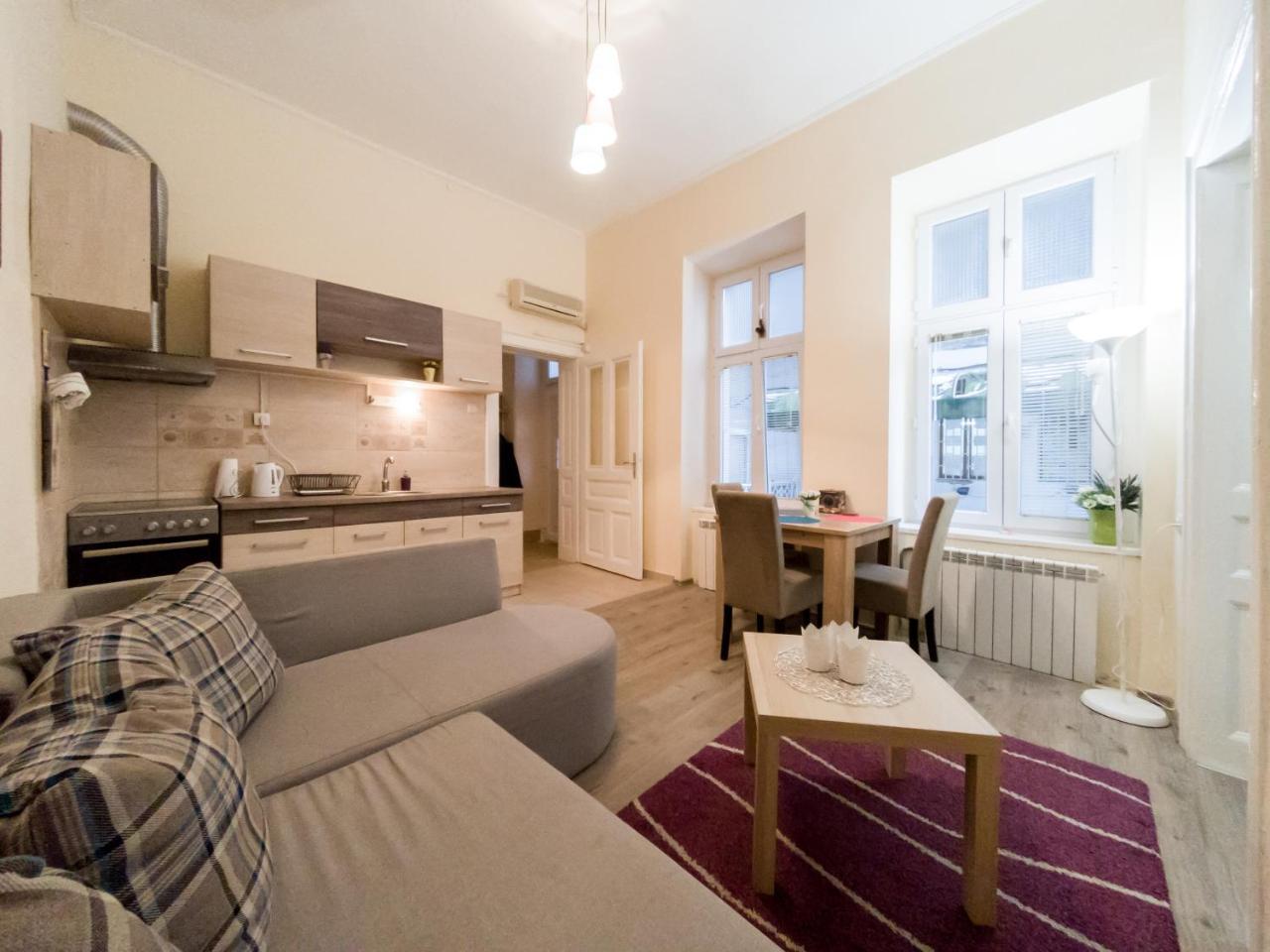 Apartment Ema Belgrado Esterno foto
